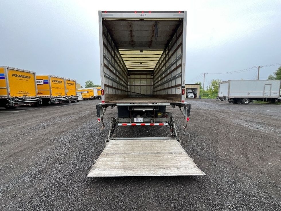 Medium Duty Box Truck-Light and Medium Duty Trucks-International-2020-MV607-Boucherville-PQ-242,395\n\t\tkm-$ 54,500 - Image 9