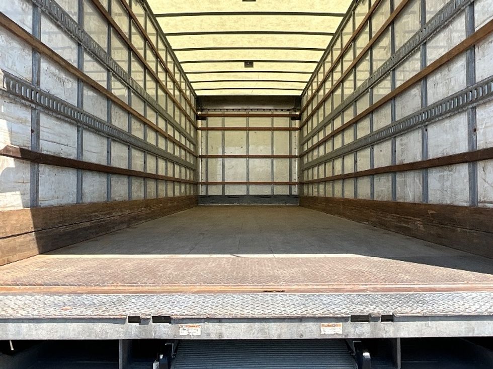 Medium Duty Box Truck-Light and Medium Duty Trucks-International-2020-MV607-Boucherville-PQ-265,216\n\t\tkm-$ 64,500 - Image 10