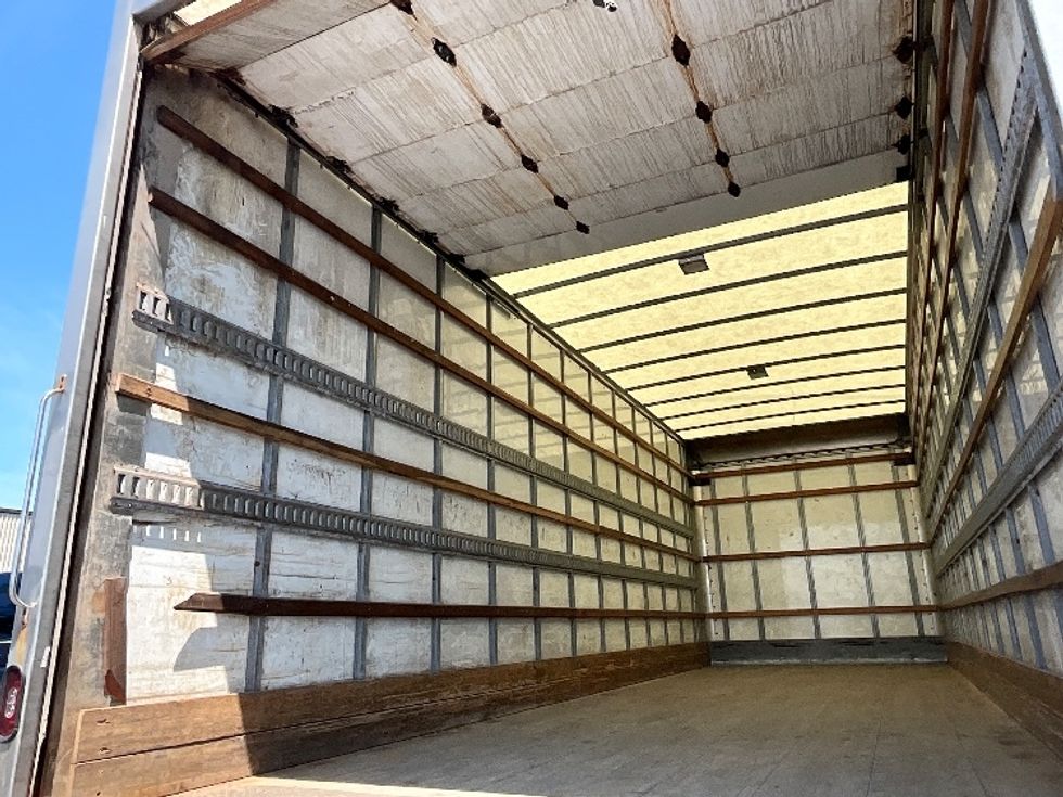 Medium Duty Box Truck-Light and Medium Duty Trucks-International-2020-MV607-Boucherville-PQ-265,216\n\t\tkm-$ 64,500 - Image 11