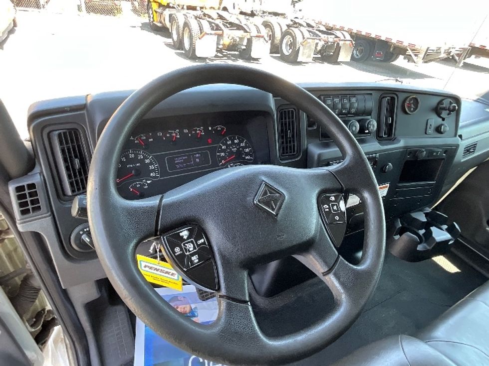 Medium Duty Box Truck-Light and Medium Duty Trucks-International-2020-MV607-Boucherville-PQ-265,216\n\t\tkm-$ 64,500 - Image 17