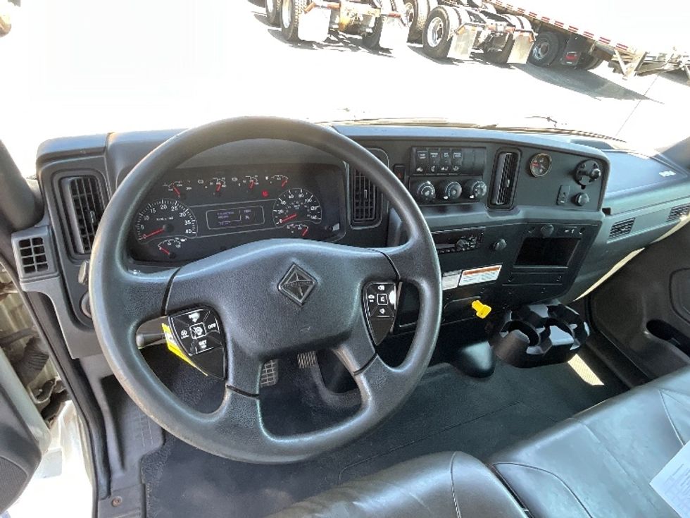 Medium Duty Box Truck-Light and Medium Duty Trucks-International-2020-MV607-Boucherville-PQ-265,216\n\t\tkm-$ 64,500 - Image 18