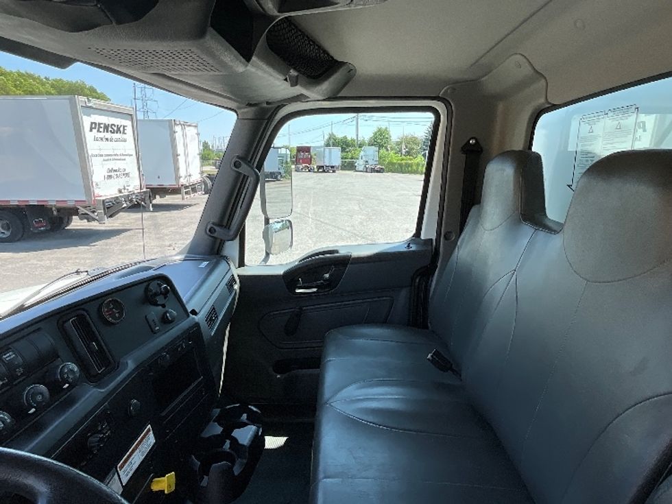 Medium Duty Box Truck-Light and Medium Duty Trucks-International-2020-MV607-Boucherville-PQ-265,216\n\t\tkm-$ 64,500 - Image 19
