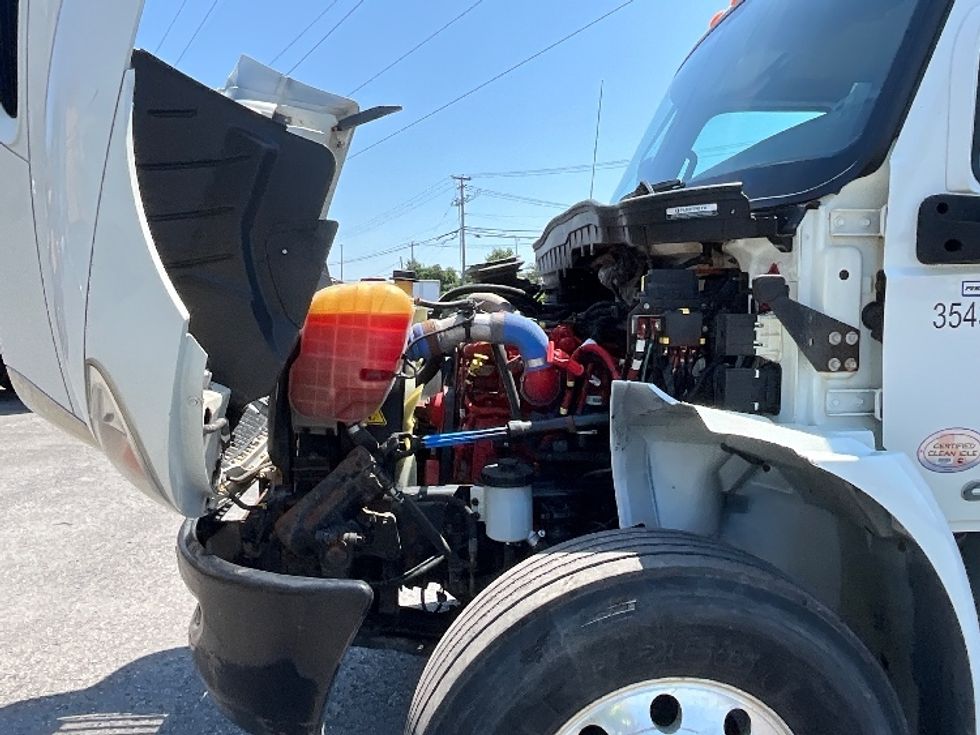 Medium Duty Box Truck-Light and Medium Duty Trucks-International-2020-MV607-Boucherville-PQ-265,216\n\t\tkm-$ 64,500 - Image 23