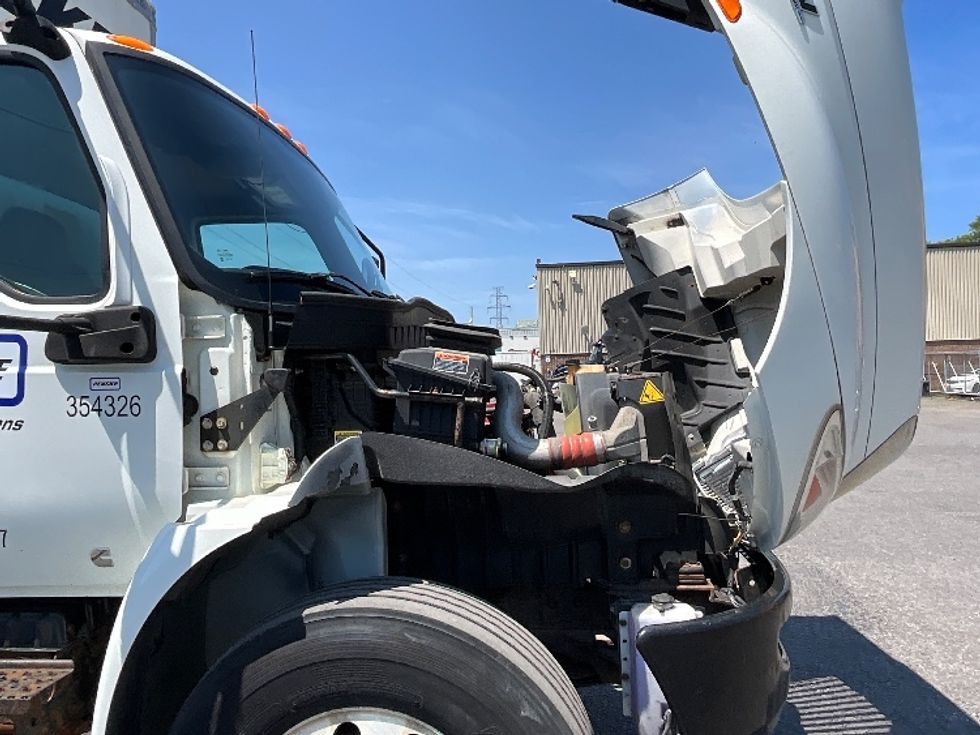 Medium Duty Box Truck-Light and Medium Duty Trucks-International-2020-MV607-Boucherville-PQ-265,216\n\t\tkm-$ 64,500 - Image 24