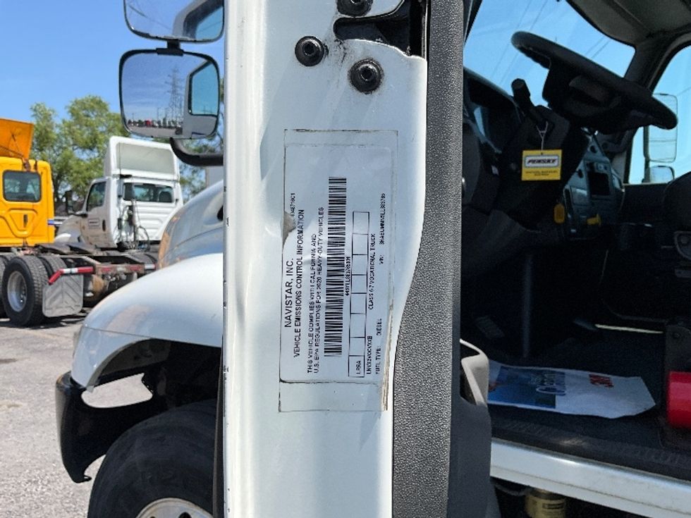 Medium Duty Box Truck-Light and Medium Duty Trucks-International-2020-MV607-Boucherville-PQ-265,216\n\t\tkm-$ 64,500 - Image 26