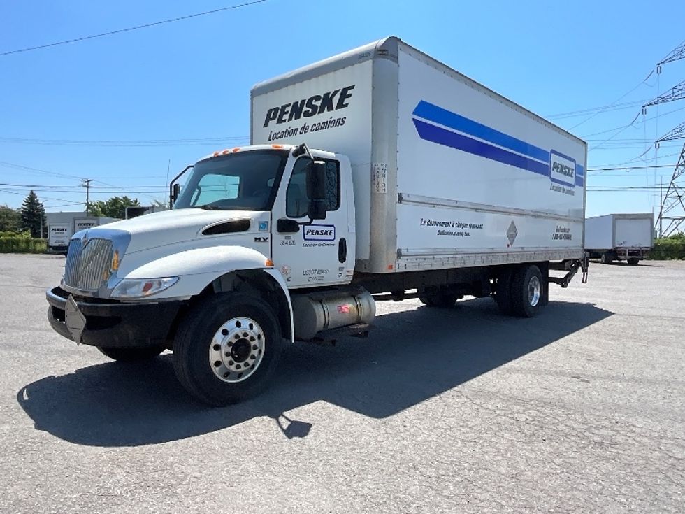 Medium Duty Box Truck-Light and Medium Duty Trucks-International-2020-MV607-Boucherville-PQ-265,216\n\t\tkm-$ 64,500 - Image 3