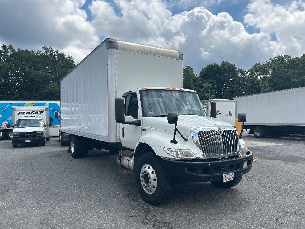 Medium Duty Box Truck-Light and Medium Duty Trucks-International-2020-MV607-Braintree-MA-117,423\n\t\tmiles-$ 49,750 - Image 1