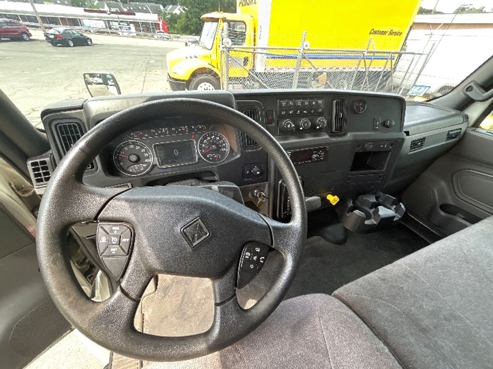 Medium Duty Box Truck-Light and Medium Duty Trucks-International-2020-MV607-Braintree-MA-117,423\n\t\tmiles-$ 49,750 - Image 18