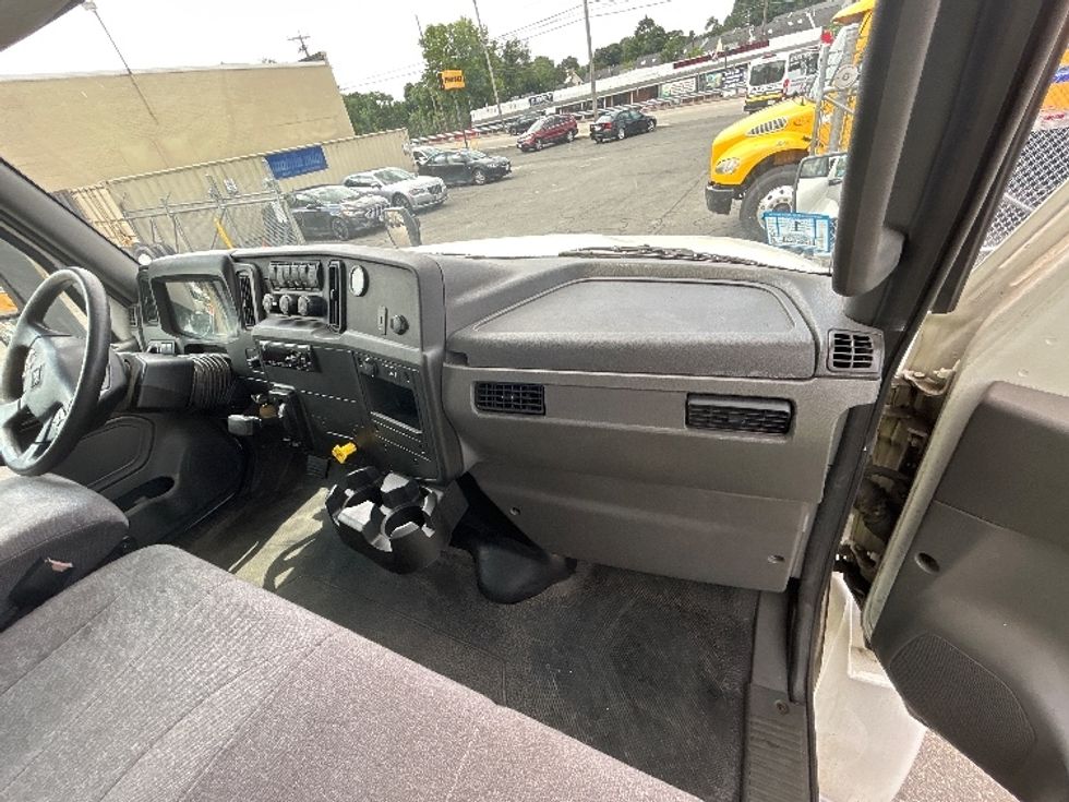 Medium Duty Box Truck-Light and Medium Duty Trucks-International-2020-MV607-Braintree-MA-117,423\n\t\tmiles-$ 49,750 - Image 21