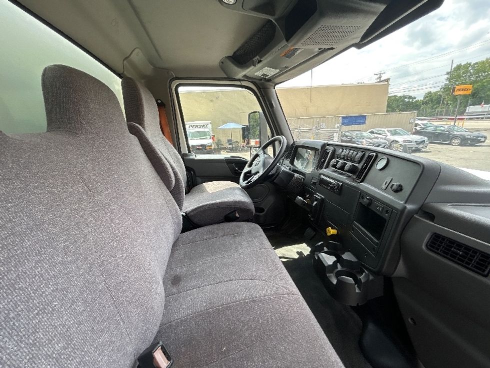 Medium Duty Box Truck-Light and Medium Duty Trucks-International-2020-MV607-Braintree-MA-117,423\n\t\tmiles-$ 49,750 - Image 22