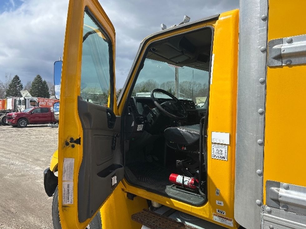 Medium Duty Box Truck-Light and Medium Duty Trucks-International-2020-MV607-Braintree-MA-138,944\n\t\tmiles-$ 49,750 - Image 16