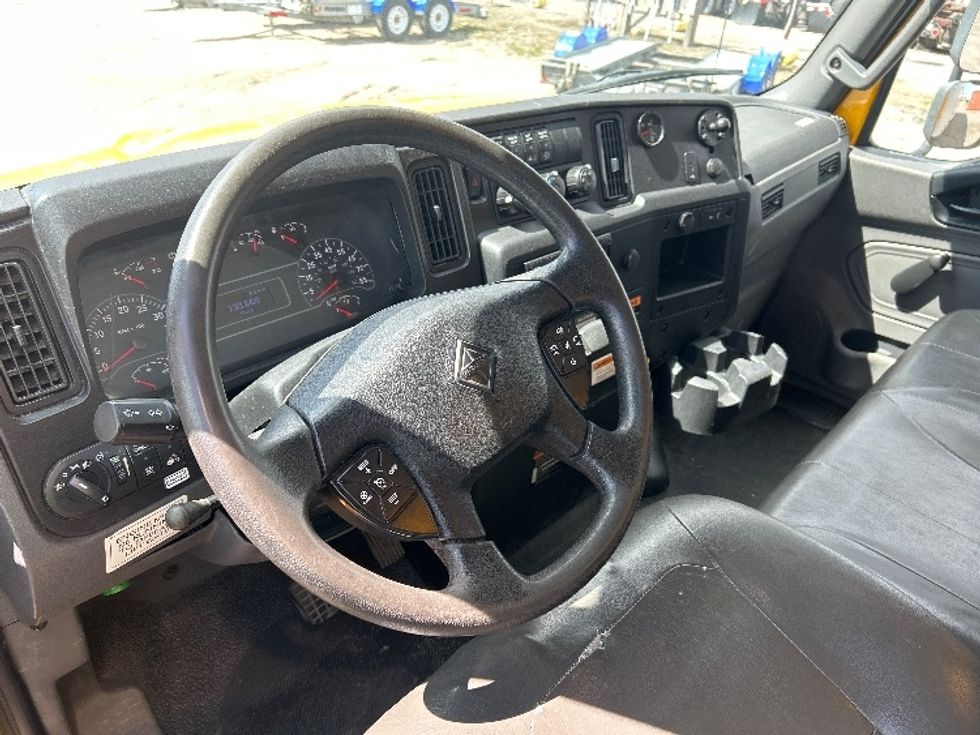 Medium Duty Box Truck-Light and Medium Duty Trucks-International-2020-MV607-Braintree-MA-138,944\n\t\tmiles-$ 49,750 - Image 17