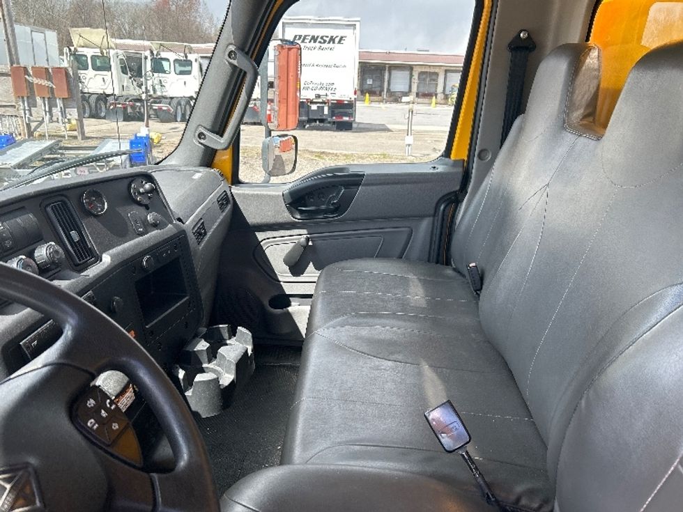 Medium Duty Box Truck-Light and Medium Duty Trucks-International-2020-MV607-Braintree-MA-138,944\n\t\tmiles-$ 49,750 - Image 19