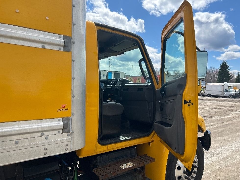 Medium Duty Box Truck-Light and Medium Duty Trucks-International-2020-MV607-Braintree-MA-138,944\n\t\tmiles-$ 49,750 - Image 20