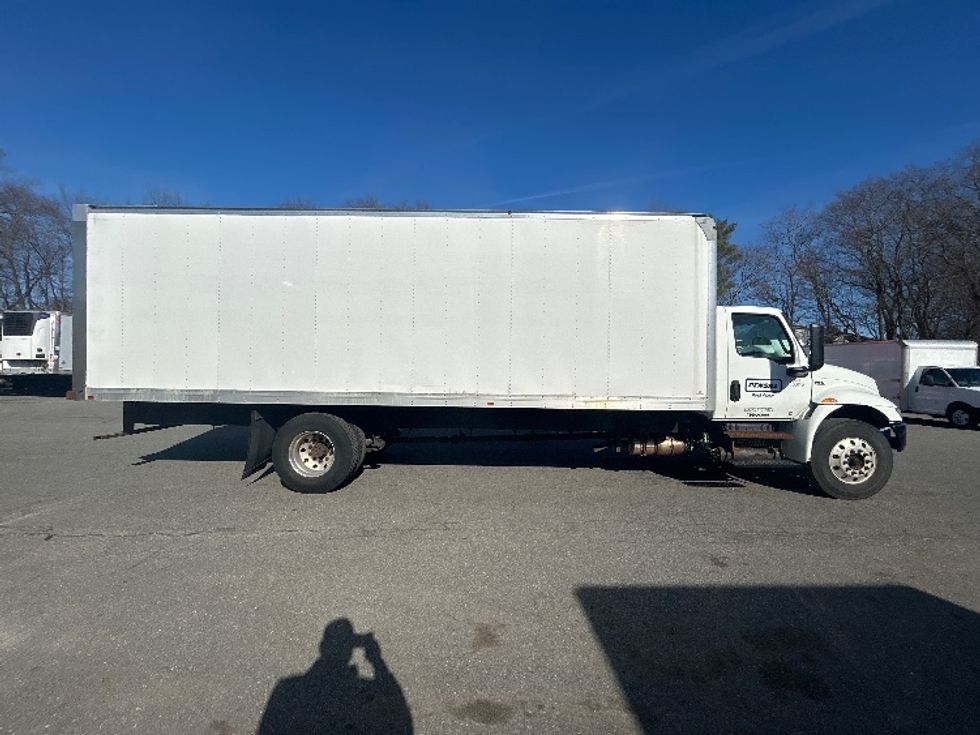 Medium Duty Box Truck-Light and Medium Duty Trucks-International-2020-MV607-Braintree-MA-139,130\n\t\tmiles-$ 42,750 - Image 15