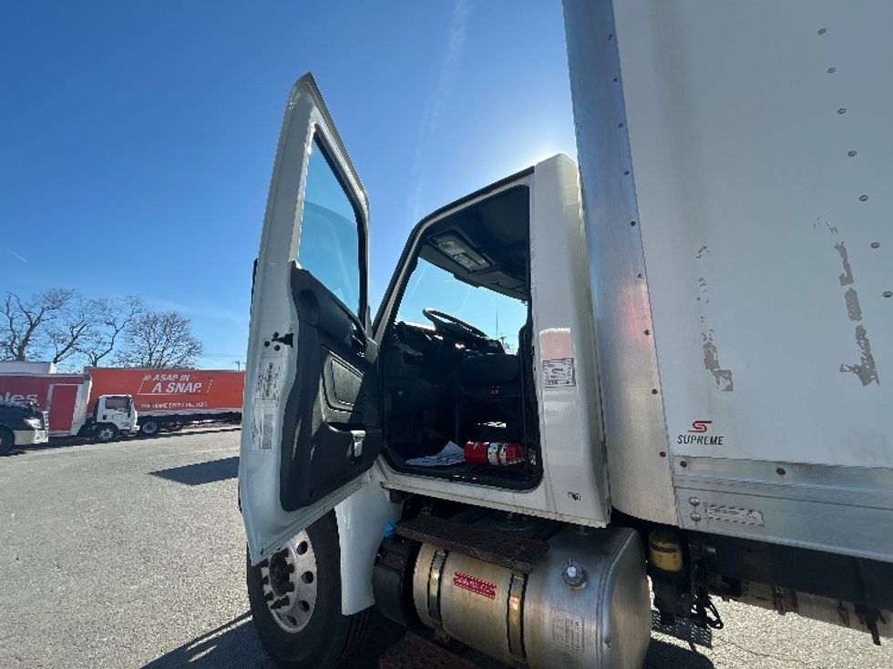 Medium Duty Box Truck-Light and Medium Duty Trucks-International-2020-MV607-Braintree-MA-139,130\n\t\tmiles-$ 42,750 - Image 16