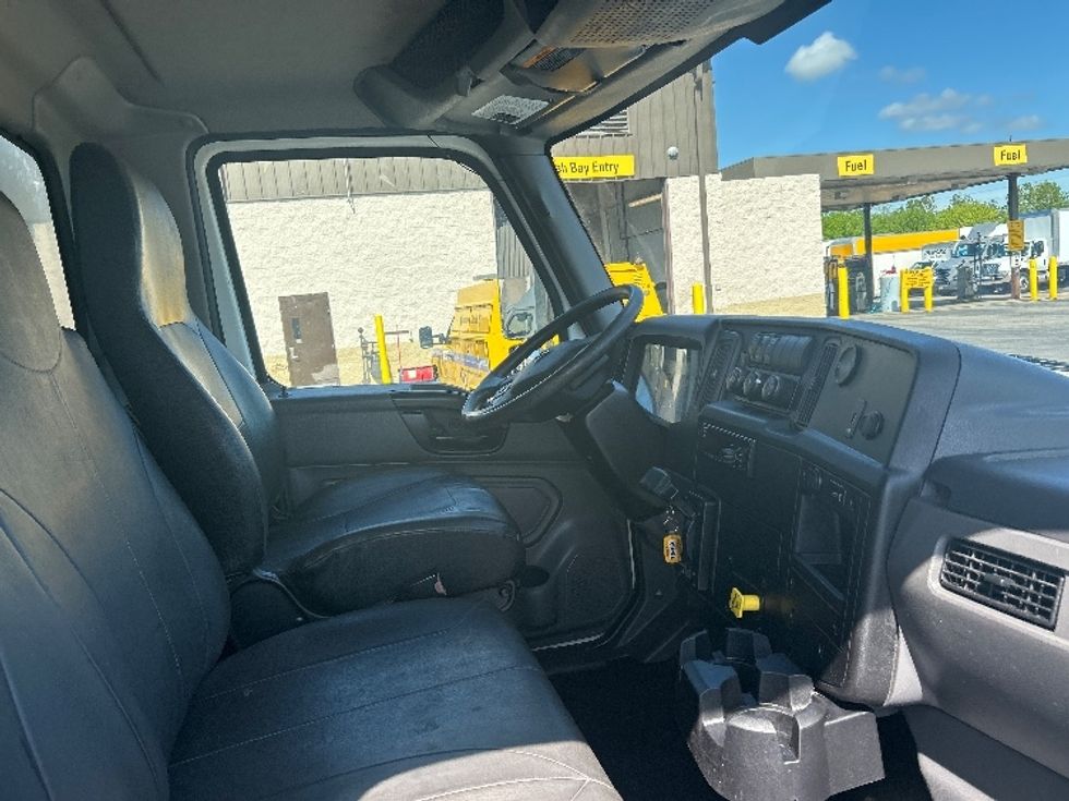 Medium Duty Box Truck-Light and Medium Duty Trucks-International-2020-MV607-Brook Park-OH-131,262\n\t\tmiles-$ 57,000 - Image 22