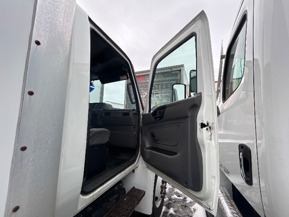 Medium Duty Box Truck-Light and Medium Duty Trucks-International-2020-MV607-Brooklyn Park-MN-100,523\n\t\tmiles-$ 58,250 - Image 20