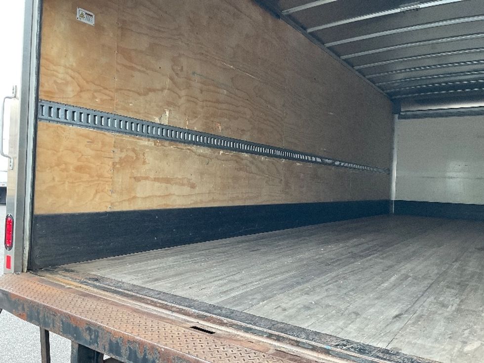 Medium Duty Box Truck-Light and Medium Duty Trucks-International-2020-MV607-Brooklyn Park-MN-102,431\n\t\tmiles-$ 49,000 - Image 11