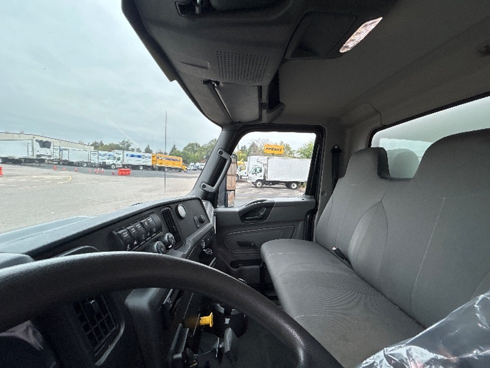 Medium Duty Box Truck-Light and Medium Duty Trucks-International-2020-MV607-Brooklyn Park-MN-102,431\n\t\tmiles-$ 49,000 - Image 19