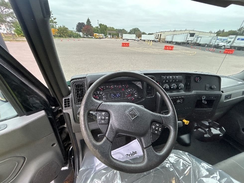 Medium Duty Box Truck-Light and Medium Duty Trucks-International-2020-MV607-Brooklyn Park-MN-102,431\n\t\tmiles-$ 49,000 - Image 18
