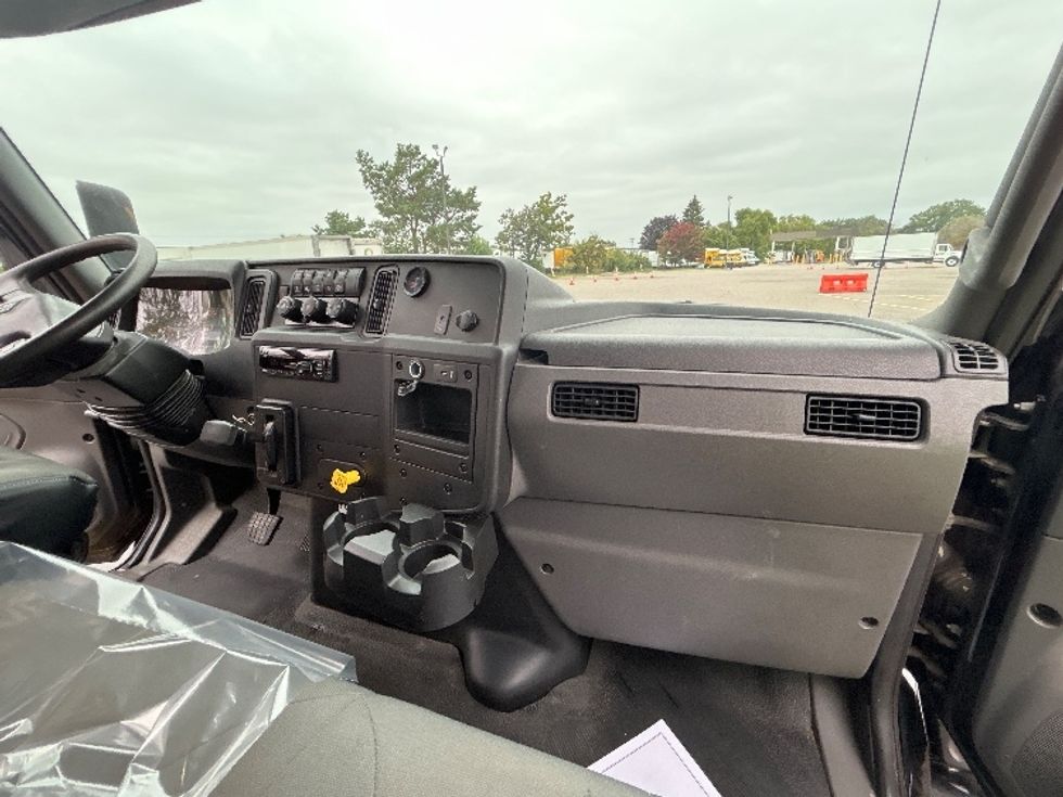 Medium Duty Box Truck-Light and Medium Duty Trucks-International-2020-MV607-Brooklyn Park-MN-102,431\n\t\tmiles-$ 49,000 - Image 21