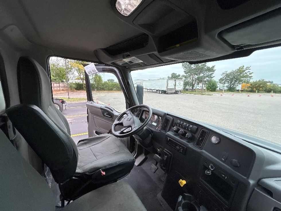 Medium Duty Box Truck-Light and Medium Duty Trucks-International-2020-MV607-Brooklyn Park-MN-102,431\n\t\tmiles-$ 49,000 - Image 22