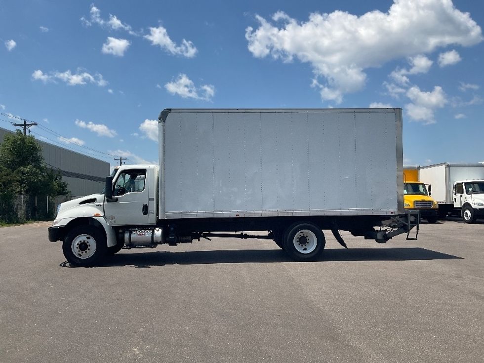 Medium Duty Box Truck-Light and Medium Duty Trucks-International-2020-MV607-Brooklyn Park-MN-124,711\n\t\tmiles-$ 42,750 - Image 4
