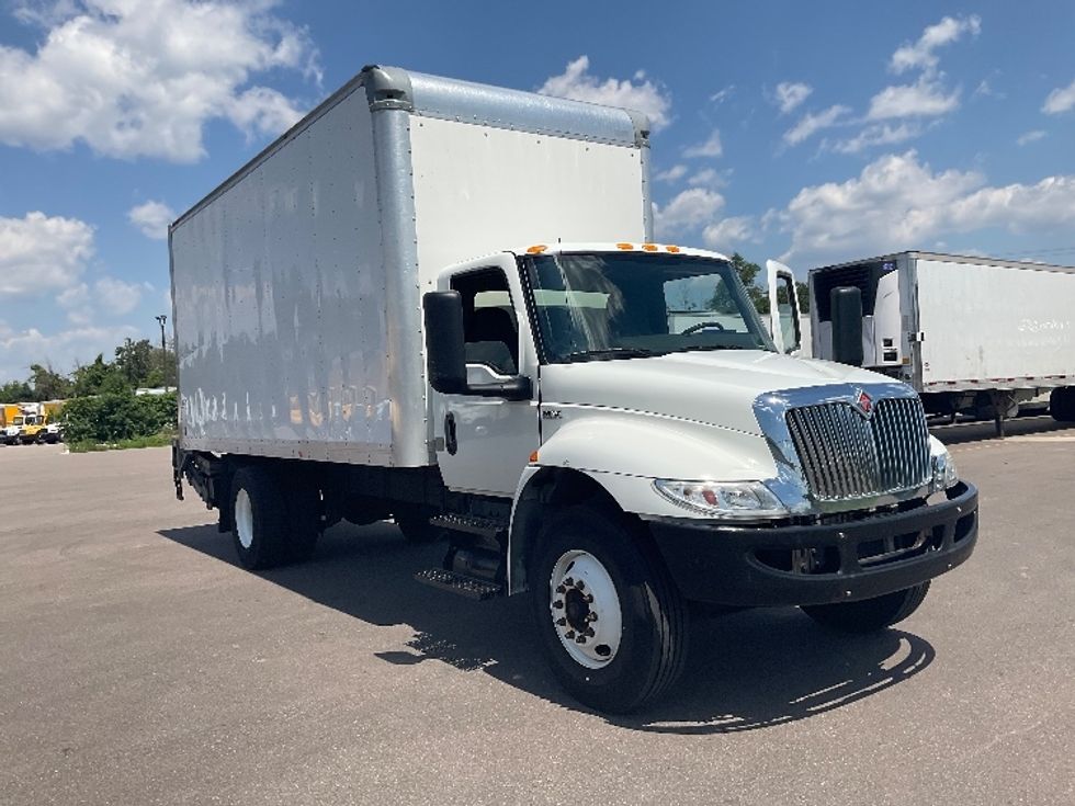 Medium Duty Box Truck-Light and Medium Duty Trucks-International-2020-MV607-Brooklyn Park-MN-124,711\n\t\tmiles-$ 42,750 - Image 1