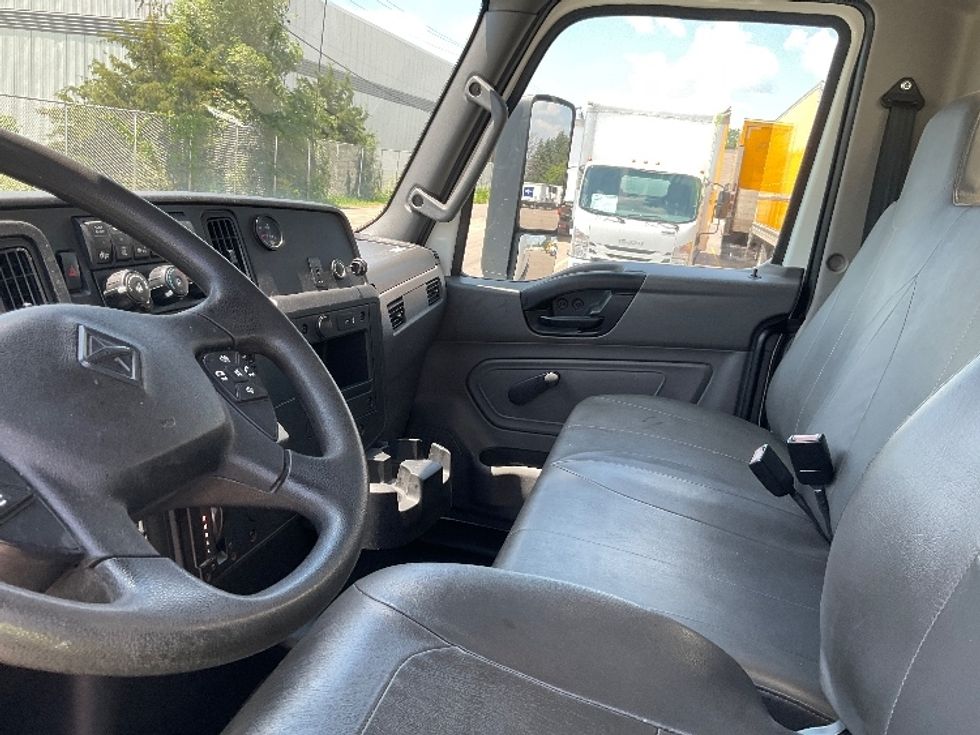 Medium Duty Box Truck-Light and Medium Duty Trucks-International-2020-MV607-Brooklyn Park-MN-124,711\n\t\tmiles-$ 42,750 - Image 19