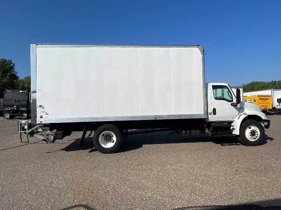 Medium Duty Box Truck-Light and Medium Duty Trucks-International-2020-MV607-Brooklyn Park-MN-124,711\n\t\tmiles-$ 42,750 - Image 15