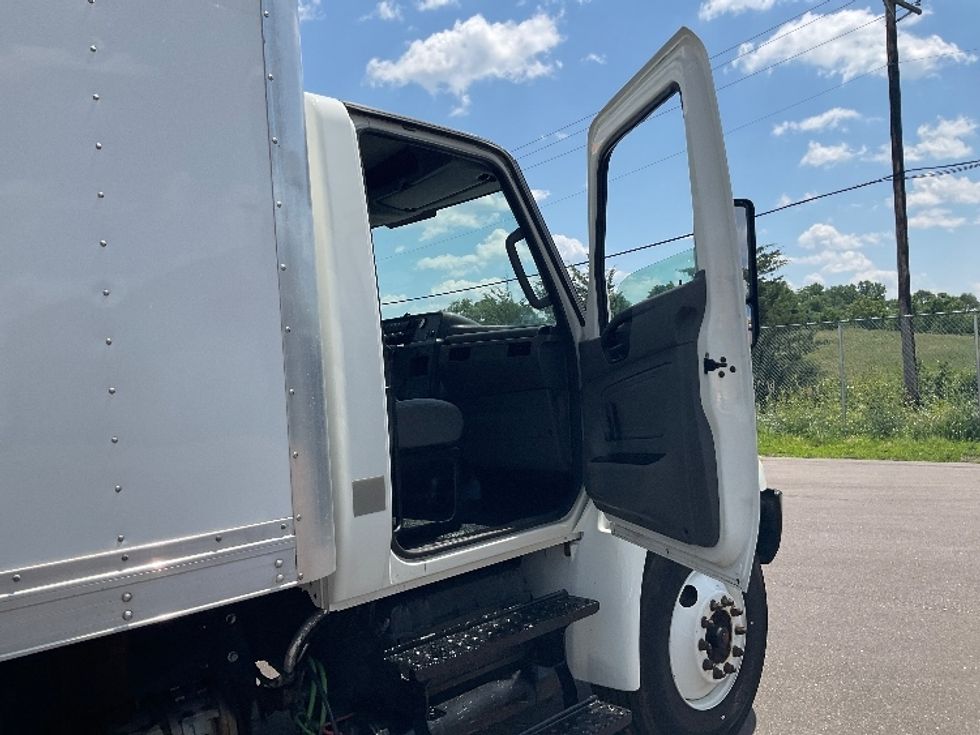 Medium Duty Box Truck-Light and Medium Duty Trucks-International-2020-MV607-Brooklyn Park-MN-124,711\n\t\tmiles-$ 42,750 - Image 20