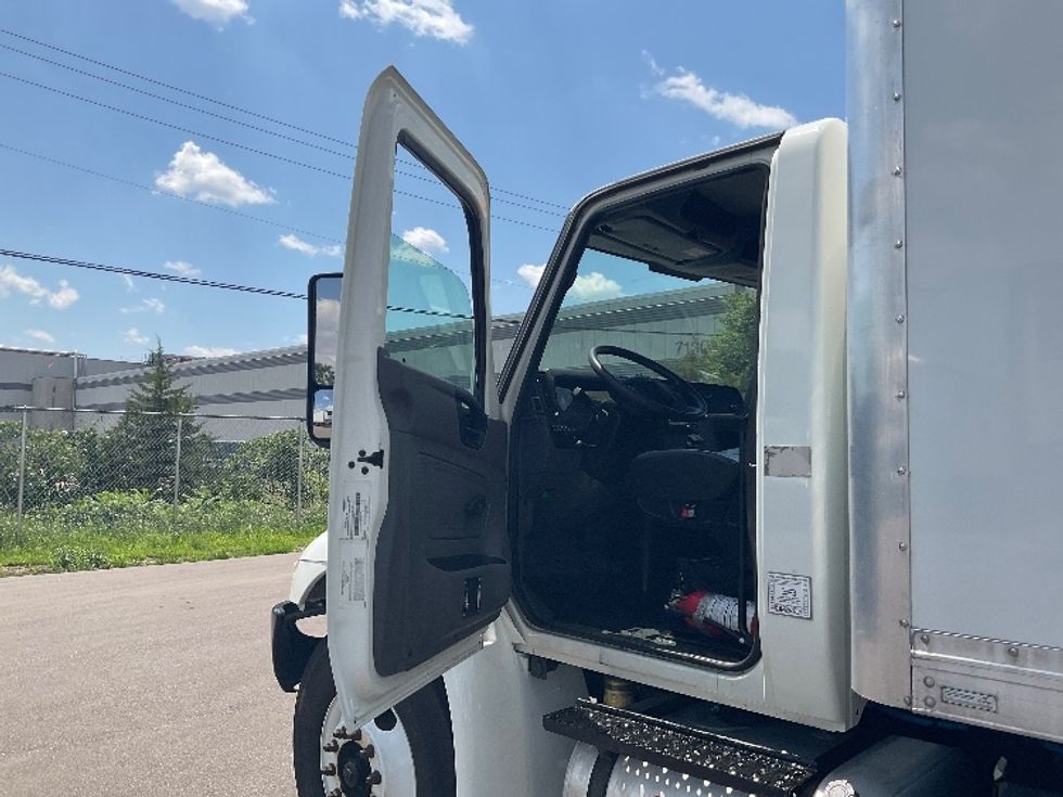 Medium Duty Box Truck-Light and Medium Duty Trucks-International-2020-MV607-Brooklyn Park-MN-124,711\n\t\tmiles-$ 42,750 - Image 16