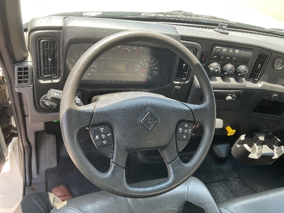 Medium Duty Box Truck-Light and Medium Duty Trucks-International-2020-MV607-Brooklyn Park-MN-124,711\n\t\tmiles-$ 42,750 - Image 18