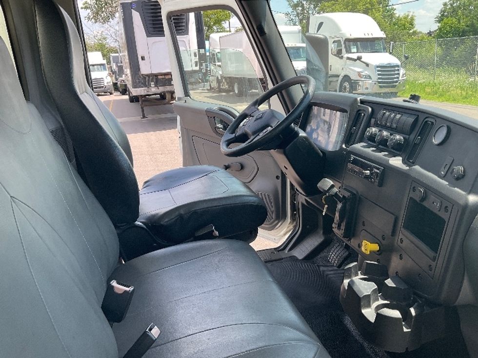 Medium Duty Box Truck-Light and Medium Duty Trucks-International-2020-MV607-Brooklyn Park-MN-124,711\n\t\tmiles-$ 42,750 - Image 22