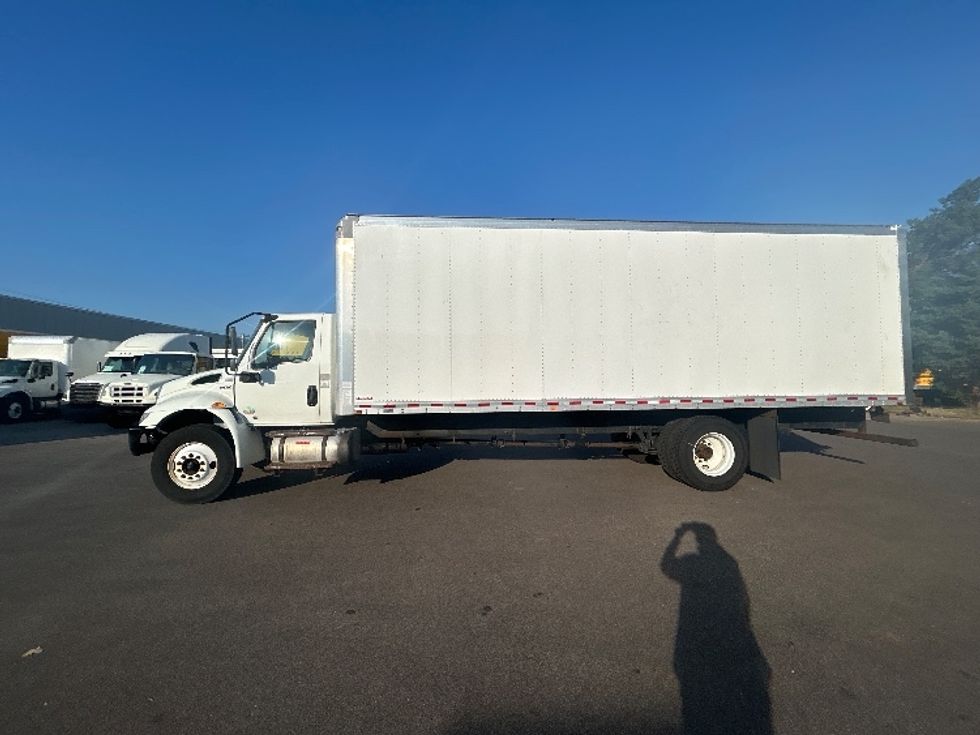Medium Duty Box Truck-Light and Medium Duty Trucks-International-2020-MV607-Brooklyn Park-MN-133,668\n\t\tmiles-$ 42,250 - Image 4