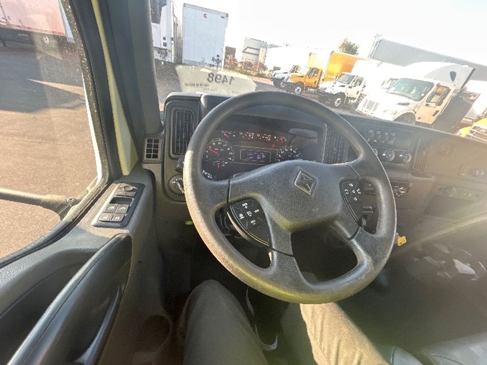 Medium Duty Box Truck-Light and Medium Duty Trucks-International-2020-MV607-Brooklyn Park-MN-133,668\n\t\tmiles-$ 42,250 - Image 15