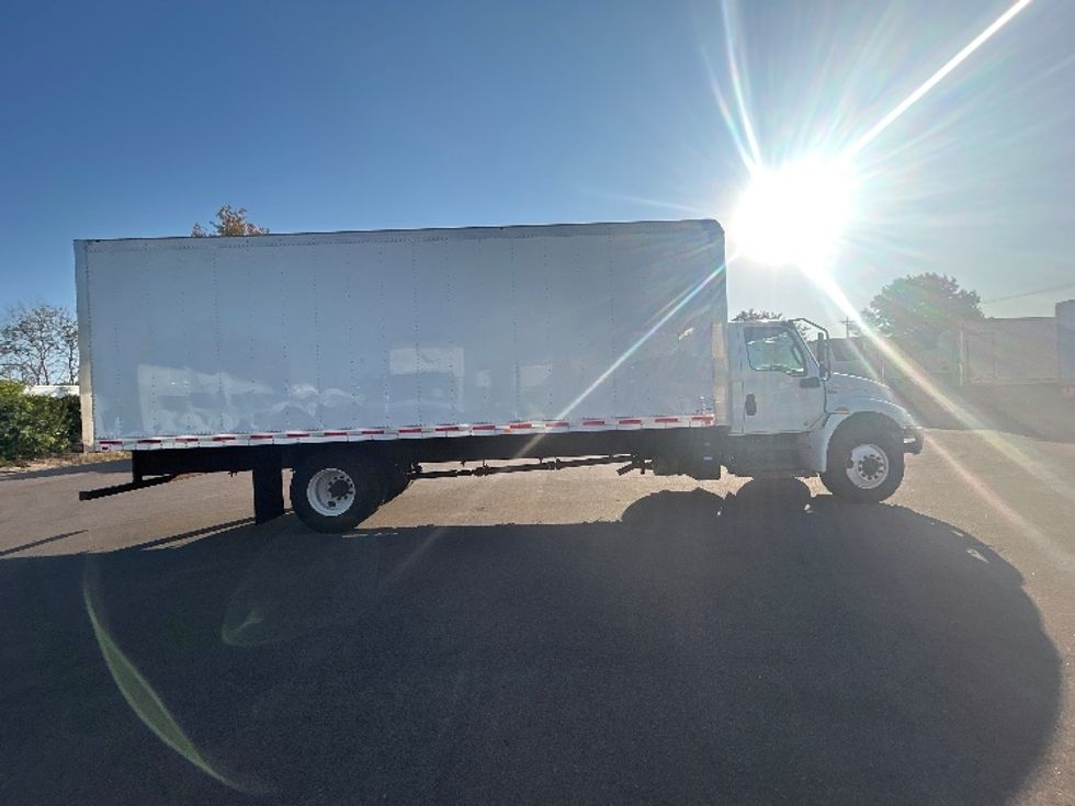 Medium Duty Box Truck-Light and Medium Duty Trucks-International-2020-MV607-Brooklyn Park-MN-133,668\n\t\tmiles-$ 42,250 - Image 13