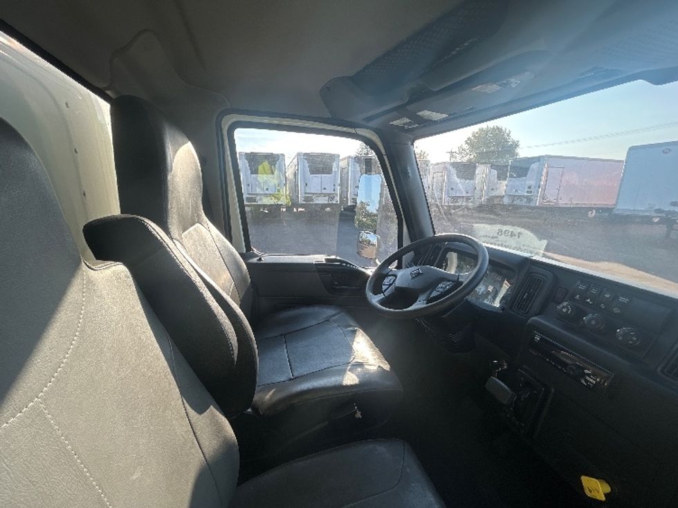 Medium Duty Box Truck-Light and Medium Duty Trucks-International-2020-MV607-Brooklyn Park-MN-133,668\n\t\tmiles-$ 42,250 - Image 20