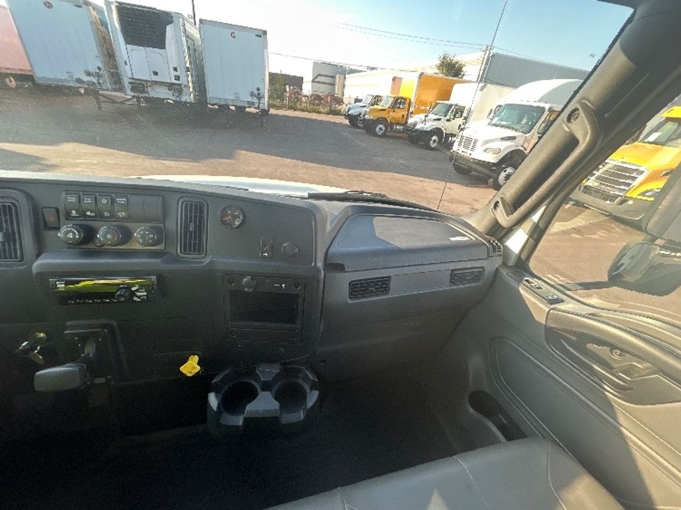 Medium Duty Box Truck-Light and Medium Duty Trucks-International-2020-MV607-Brooklyn Park-MN-133,668\n\t\tmiles-$ 42,250 - Image 19