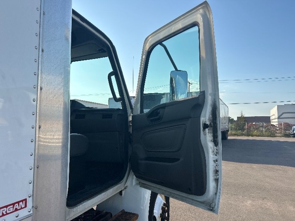 Medium Duty Box Truck-Light and Medium Duty Trucks-International-2020-MV607-Brooklyn Park-MN-133,668\n\t\tmiles-$ 42,250 - Image 18