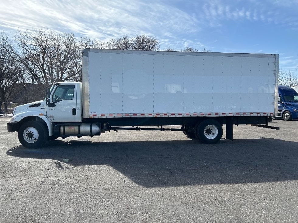 Medium Duty Box Truck-Light and Medium Duty Trucks-International-2020-MV607-Brooklyn Park-MN-206,408\n\t\tmiles-$ 30,250 - Image 4