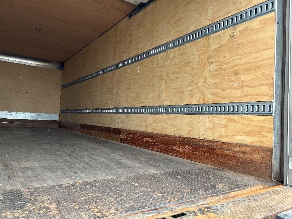 Medium Duty Box Truck-Light and Medium Duty Trucks-International-2020-MV607-Brooklyn Park-MN-206,408\n\t\tmiles-$ 30,250 - Image 10