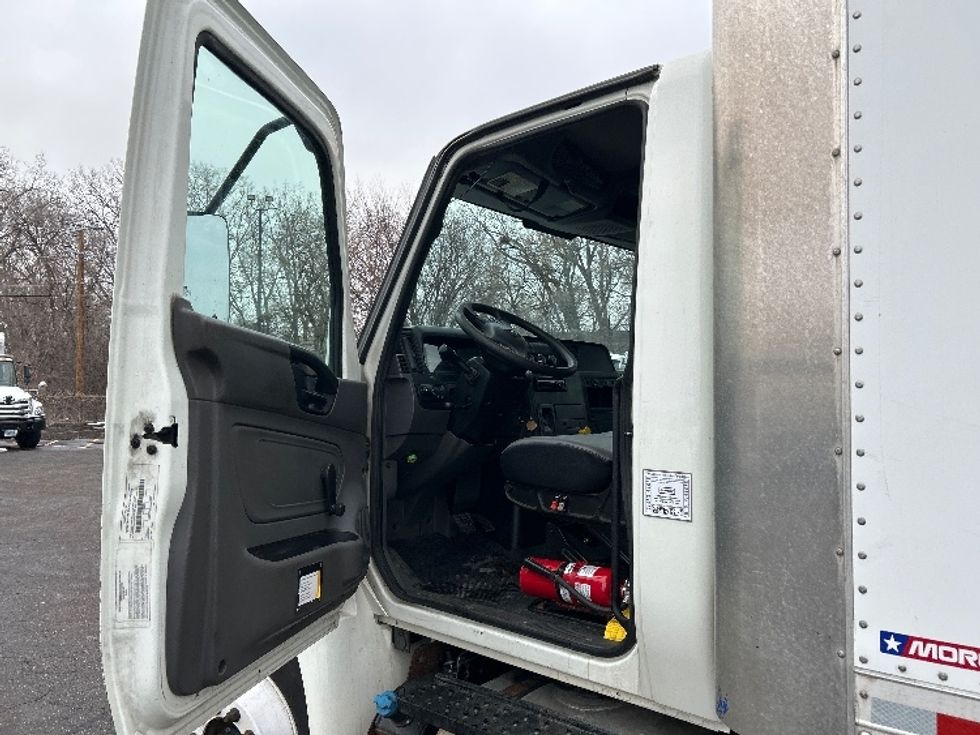 Medium Duty Box Truck-Light and Medium Duty Trucks-International-2020-MV607-Brooklyn Park-MN-206,408\n\t\tmiles-$ 30,250 - Image 14