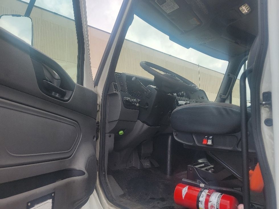 Medium Duty Box Truck-Light and Medium Duty Trucks-International-2020-MV607-Brooklyn Park-MN-227,100\n\t\tmiles-$ 42,250 - Image 16