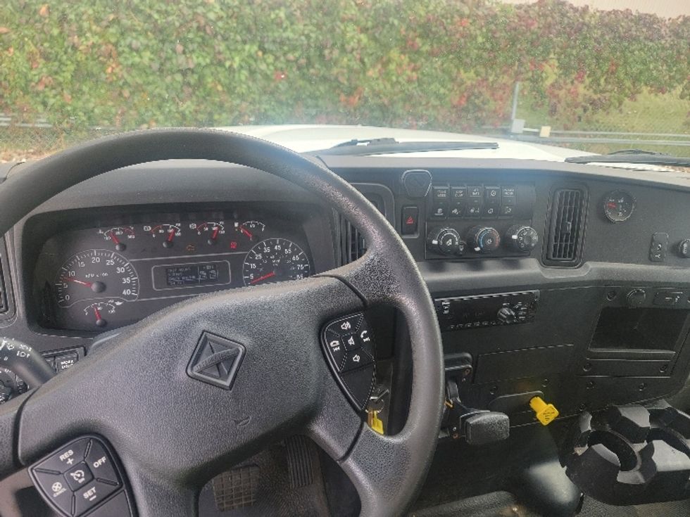 Medium Duty Box Truck-Light and Medium Duty Trucks-International-2020-MV607-Brooklyn Park-MN-227,100\n\t\tmiles-$ 42,250 - Image 18