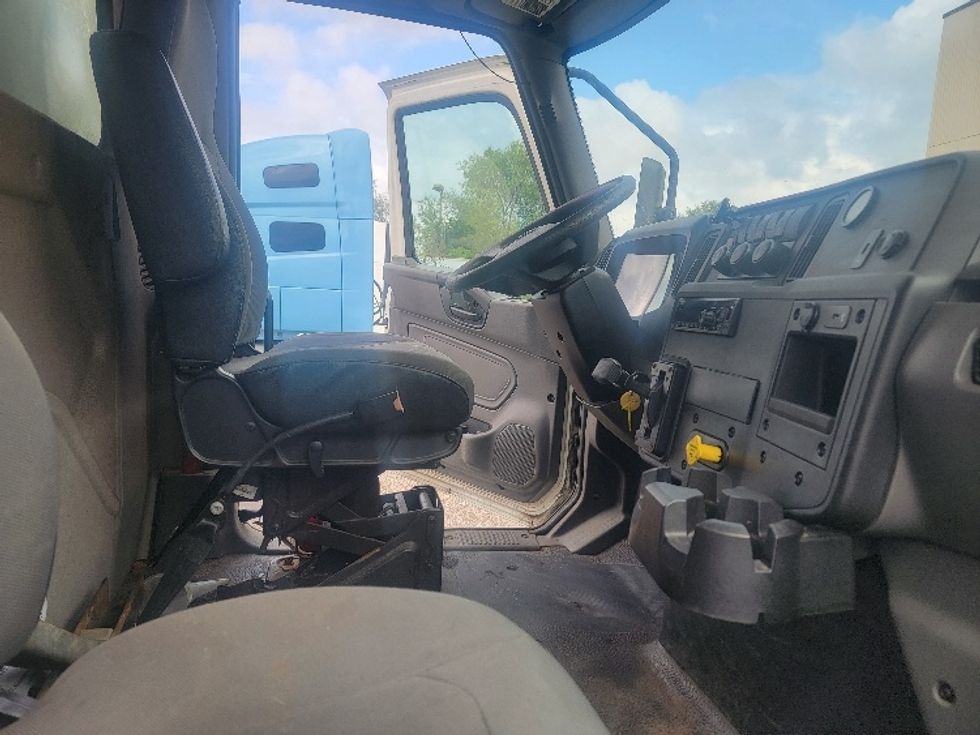 Medium Duty Box Truck-Light and Medium Duty Trucks-International-2020-MV607-Brooklyn Park-MN-227,100\n\t\tmiles-$ 42,250 - Image 22