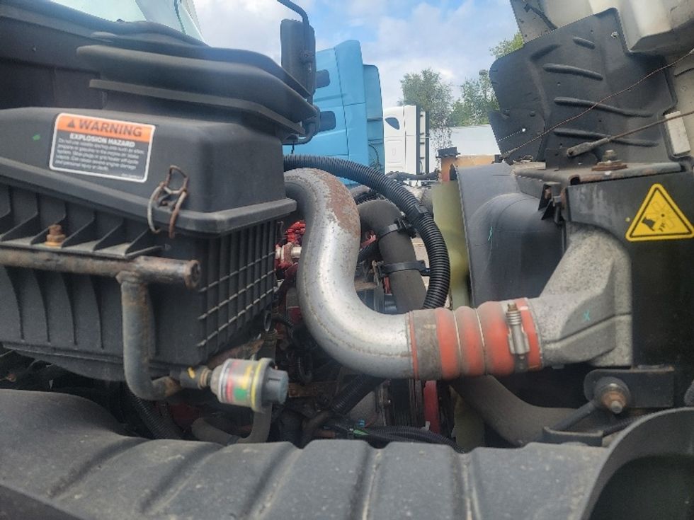 Medium Duty Box Truck-Light and Medium Duty Trucks-International-2020-MV607-Brooklyn Park-MN-227,100\n\t\tmiles-$ 42,250 - Image 23