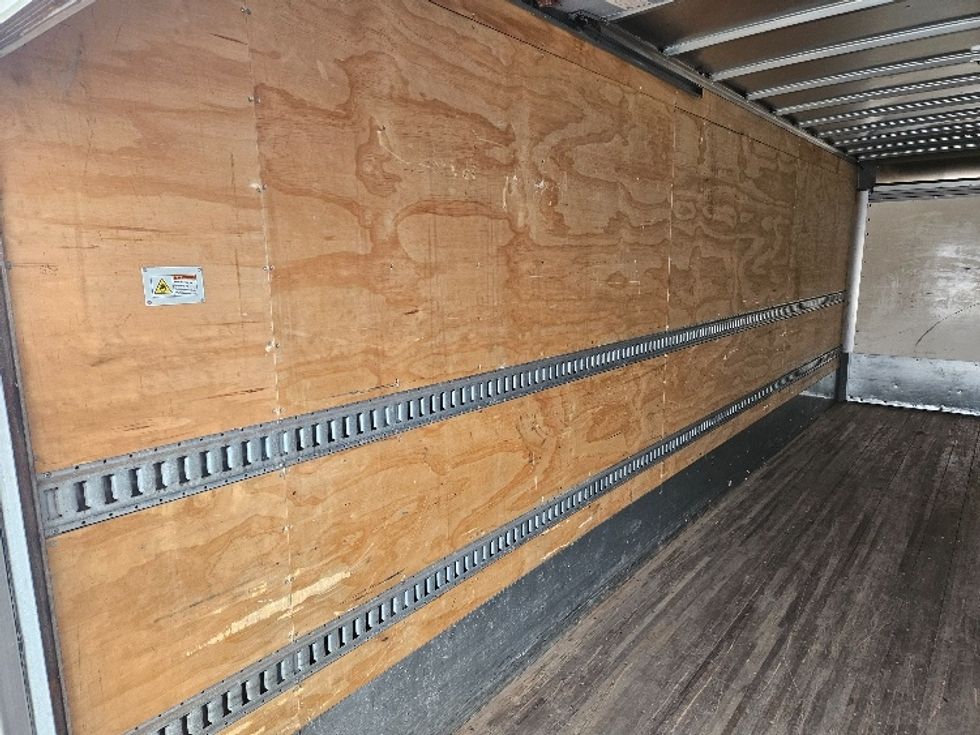 Medium Duty Box Truck-Light and Medium Duty Trucks-International-2020-MV607-Brooklyn Park-MN-270,000\n\t\tmiles-$ 35,000 - Image 10