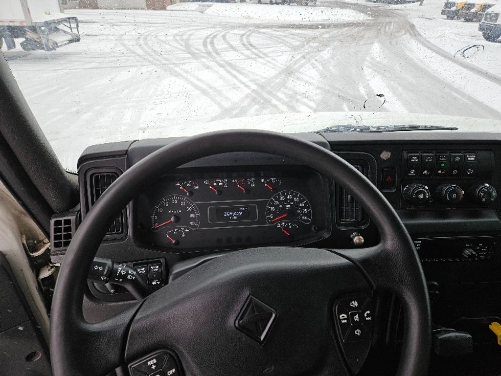 Medium Duty Box Truck-Light and Medium Duty Trucks-International-2020-MV607-Brooklyn Park-MN-270,000\n\t\tmiles-$ 35,000 - Image 17
